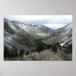 Póster Dirigindo Através das Montanhas Nevadas de Sierra