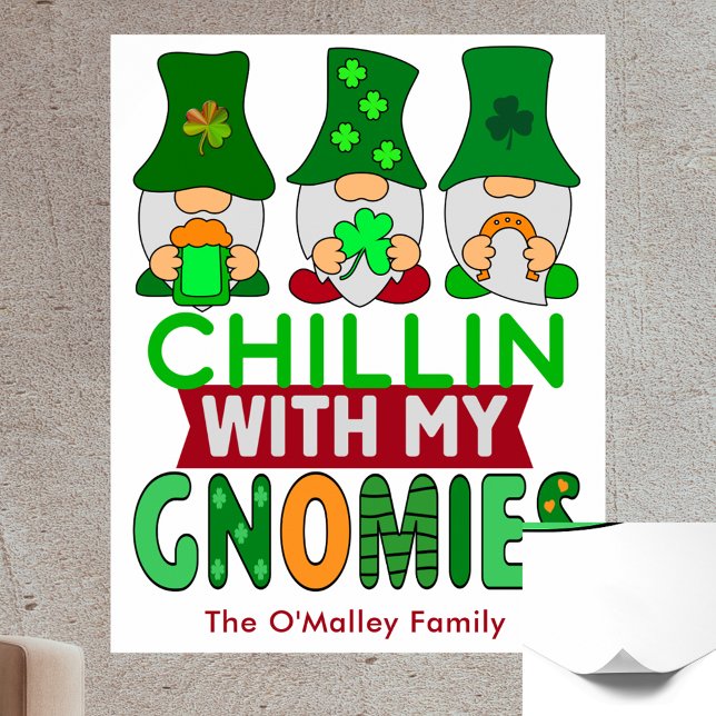 Poster Divertido Relaxando com Meus Gnomos Dia de São Pat (Funny Chillin with My Gnomies St Patricks Day Poster)