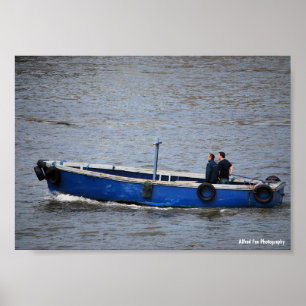 Poster Dois Homens e um Barco Azul