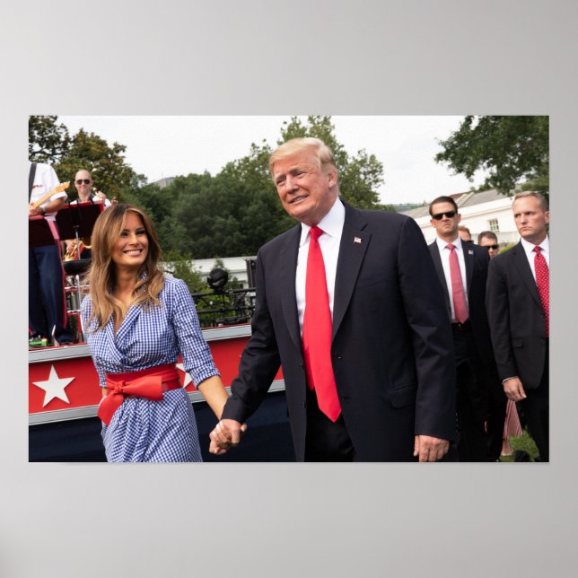Poster Donald Trump Com A Primeira Senhora Melania (Frente)