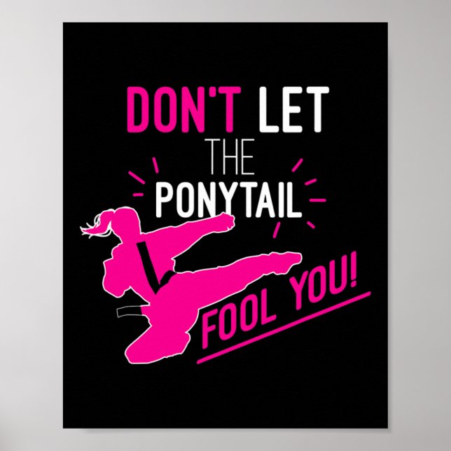 Poster Don't Let The Ponytail Fool You Karate Girl Funny  (Frente)