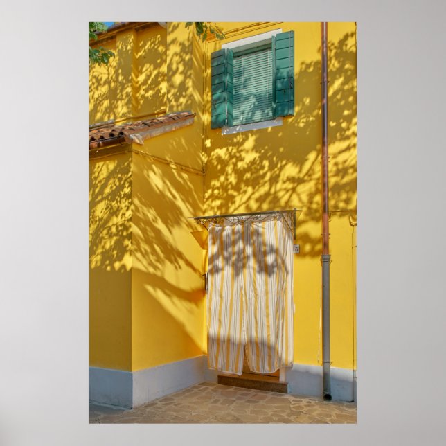 Poster Edifício amarelo pintado em betão (Frente)