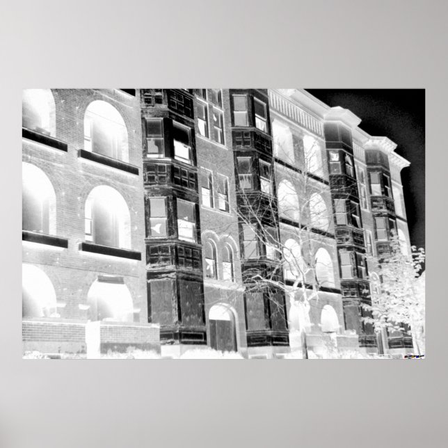 Poster Edifícios Antigos de Apartamentos P/B - negativo (Frente)