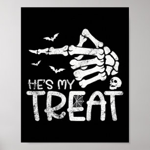 Poster Ele é o meu Treat Skeleton Dia de as Bruxas engraç