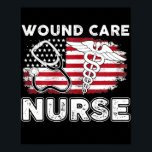 Poster Enfermeira de Wound RN Enfermando Bandeira America<br><div class="desc">Enfermeira de Wound RN Enfermando a bandeira americana 4 de julho Presente. Presente perfeito para seu pai, mãe, pai, homens, mulheres, amigos e familiares no Dia de Ação de Graças, Dia de Natal, Dia de as mães, Dia de os pais, 4 de julho de 1776 Dia Independente, Dia dos Veteranos,...</div>
