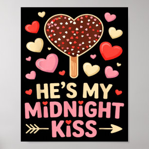 Poster Engraçado Ele É Meu Beijo Da Meia-Noite Casal No D