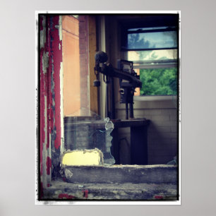 Póster Esquerda Para Trás, Abandonada