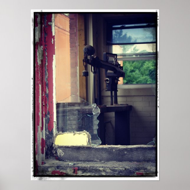 Póster Esquerda Para Trás, Abandonada (Frente)