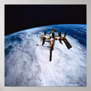 Póster Estação espacial na órbita 9