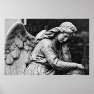 Poster Estátua de anjo preto e branco num cemitério Póste