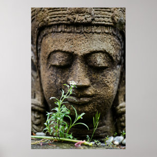 Póster Estátua de jardim em pedra com flor