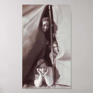 Póster Excelente Vintage Foto de Jovens Meninas Acampando