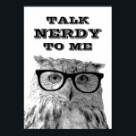 Póster Fale nerd comigo | Coruja-poster<br><div class="desc">Fale nerd comigo | Coruja-coruja-poster,  design de impressão animal engraçada,  com citação humorística. Pássaro Nerdy com óculos. Boa ideia! Também disponível como camisa. Cor de fundo personalizada.</div>