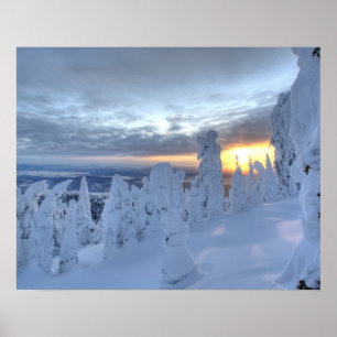 Póster Fantasmagorias de neve ao pôr do sol na Montanha W
