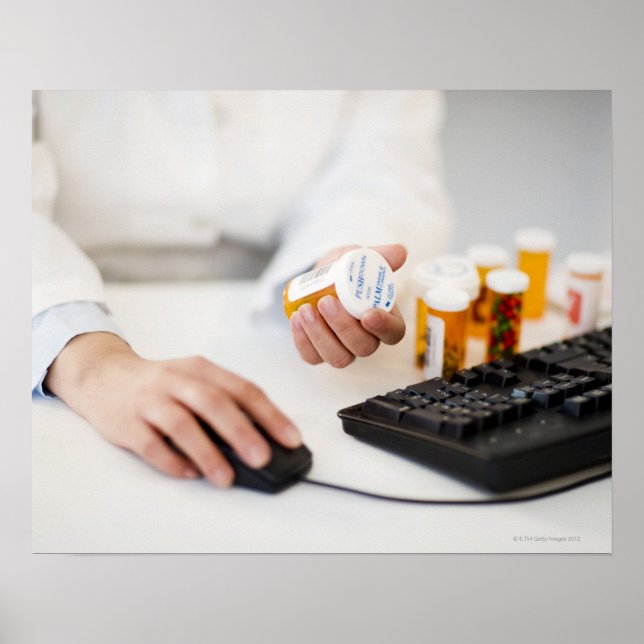 Poster Farmacêutico com frascos de pílula no computador (Frente)