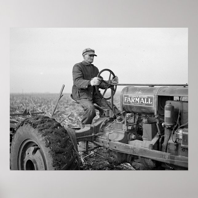 Poster Farmer Driving Trator, 1937. Vintage Photo (Frente)