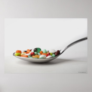 Poster Fim-acima dos comprimidos em uma colher