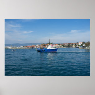 Póster Fishing boat going to the sea