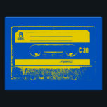 Póster Fita Cassete Azul e Amarela Retroativa<br><div class="desc">Nos anos oitenta todos vestiam fones de ouvido e ouviam suas músicas em um tocador de cassetes portátil. Insira sua cassete e você tinha música em qualquer lugar a qualquer momento, até que "Lado A" chegou ao fim e a fita teve que ser virada para "Lado B". As pessoas podem...</div>