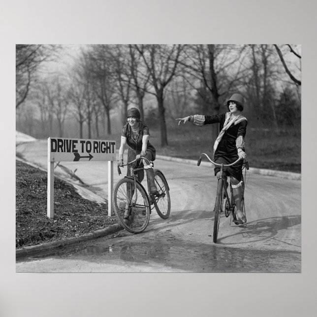 Poster Flapper Girls Riding Bicicletes, 1925. Vintage Pho (Frente)