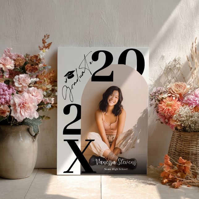 Poster Formatura de foto moderna e ousada em preto e bran (Modern Bold Black white Trendy photo graduation Poster)