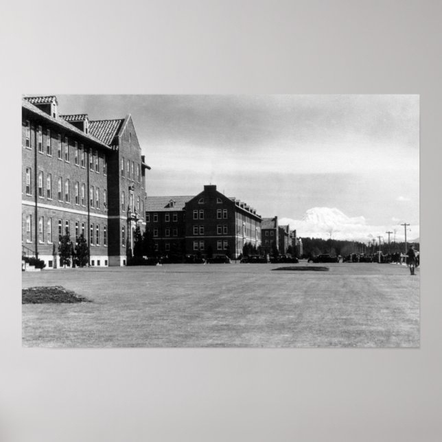 Póster Fort Lewis, WA View de Barracks e Monte Rainier (Frente)