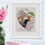 Poster Foto da mãe Foto Dourada Coração Moldada Cor-de-Ro<br><div class="desc">Poster de Foto Personalizada que você pode personalizar para qualquer pessoa e adicionar um ditado ou palavras favoritas do coração. Sua foto está definida em uma estrutura de ouro em forma de coração geométrico. A estrutura de gemstone é decorada com buquês de aquarelas de flores cor rosa. Ela é escrita...</div>