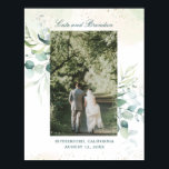 Poster Foto de Casamento Elegante Eucalyptus Greenery<br><div class="desc">Elegante canvas de galeria botânica com sua foto de casamento favorita, emoldurada com folhas de eucalipto e verde, com uma dica de azul e manchas de falsa brilho de ouro sobre uma lavagem a aquarela pastel. Acima estão os seus nomes no script e abaixo está a cidade, estado e data....</div>