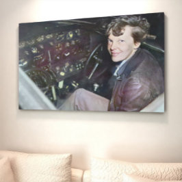 Poster Foto franca de Amelia Earhart no cockpit do avião 
