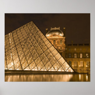 Póster França, Paris. O Louvre no crepúsculo. Crédito 