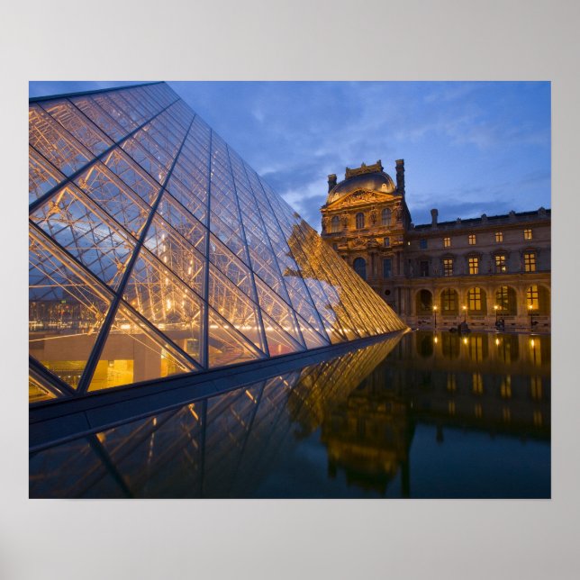 Póster França, Paris. O Louvre no crepúsculo. Crédito 3 (Frente)