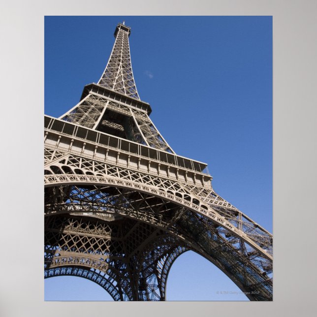 Póster França, Paris, Torre Eiffel, visão de baixo ângulo (Frente)