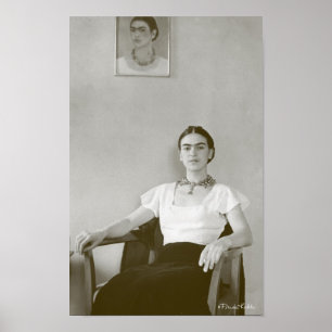 Póster Frida Kahlo Seated com Frida Painting