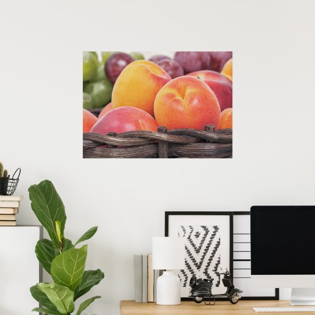 Poster Frutas frescas e bonitas em uma cesta (Escritório em casa)