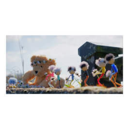 Póster Fubby's die madeliefjes naar een Beer brengen.