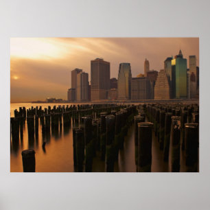 Póster Fulgor de por do sol durante céus tormentosos