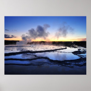 Poster Fumo do geyser no por do sol