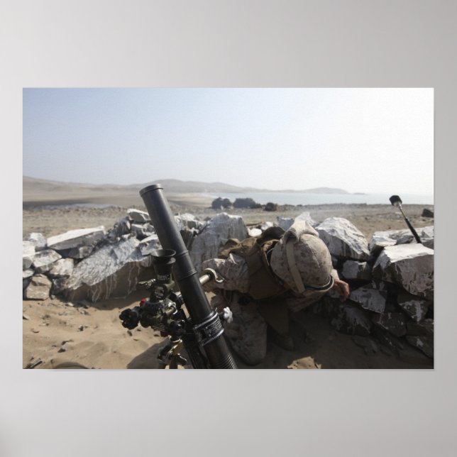 Poster Fuzileiro americano dispara morteiro em Salinas, P (Frente)