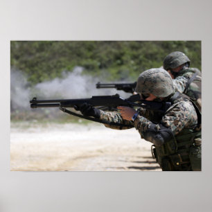 Póster Fuzileiros navais que ateiam fogo a espingardas