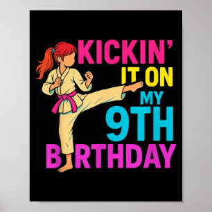 Poster Garota de Karate Taekwondo Chutando Aniversário de