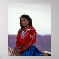 Garota Navajo em Horseback