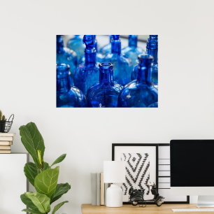Poster Garrafa De Vidro Azul Vibrante Retro Na Parede Da 