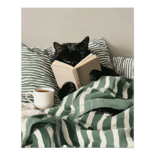 Póster Gato Preto lendo livro na cama