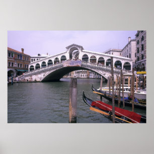 Póster Gôndolas e turistas perto da Ponte de Rialto