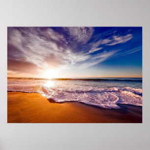 Poster Gorgeous Ocean Waves on the Beach at Sunrise