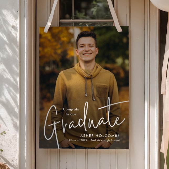 Poster Graduação de Roteiro Moderno Simples Foto Graduaçã (Modern script graduation photo welcome sign poster. Available as an instant download.)