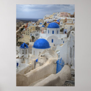 Poster Grécia, Santorini. Torre celular e cúpulas azuis d