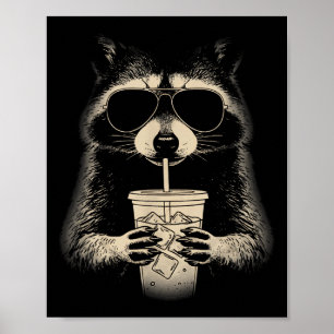 Poster Guaxinim bebendo café gelado meme rosto y2k grunge