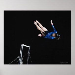 Póster Gymnast (16-17) que desmonta bares desiguais