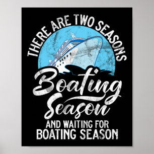 Poster Há Duas Estações Barco E Esperando